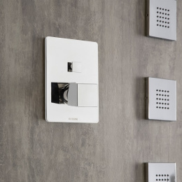 Фото Смеситель для ванны Bossini Cube Z00063.030 (хром глянцевый)