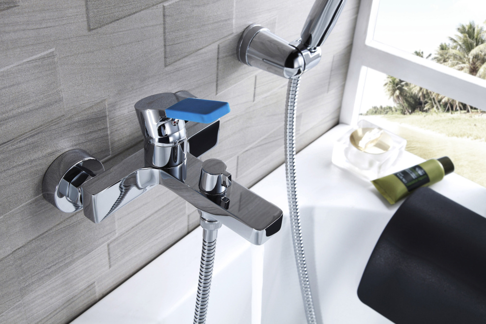 Фото Смеситель для ванны Lemark Aura (LM0614C) хром