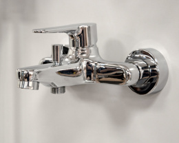 Фото Смеситель Remer для ванны короткий нос RR W05