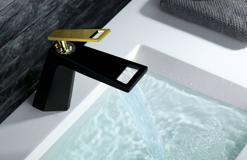 Фото Смеситель для раковины Artik Quadro А919В черный/золото