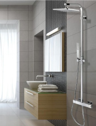 Душевая система Bossini Cosmo L30019.030 с термостатом, верхний душ квадратный