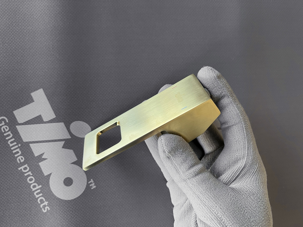 Фото Смеситель для раковины встроенный Timo Briana 7171/17SM золото матовое