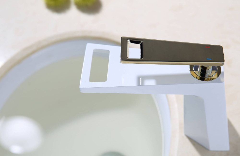 Фото Смеситель для раковины Artik Quadro А919W белый/золото