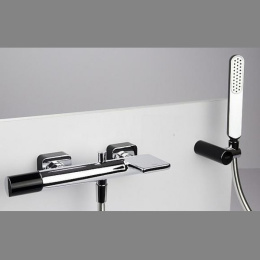 Фото Tres Loft 20017001NE Смеситель для ванны в комплекте с ручным душем (хром, черный)