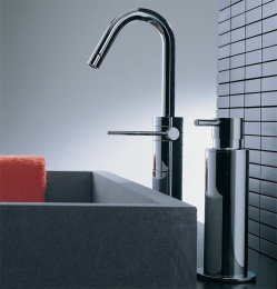 Фото Диспенсер для жидкого мыла Colombo PLUS (W4980.CR) настольный