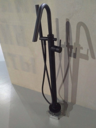 Фото Смеситель для  ванны напольный Giulini Futuro черный матовый   F6592NO