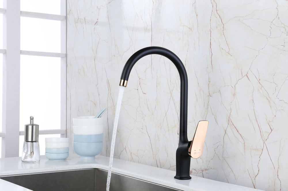 Фото Смеситель для кухни Lemark Bronx (LM3705BLR) золотой, черный