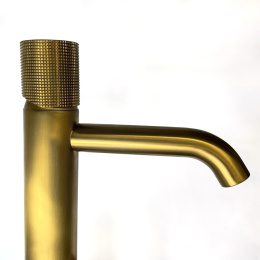 Фото Смеситель для раковины Paini Cox grip 7GPJ205O золото