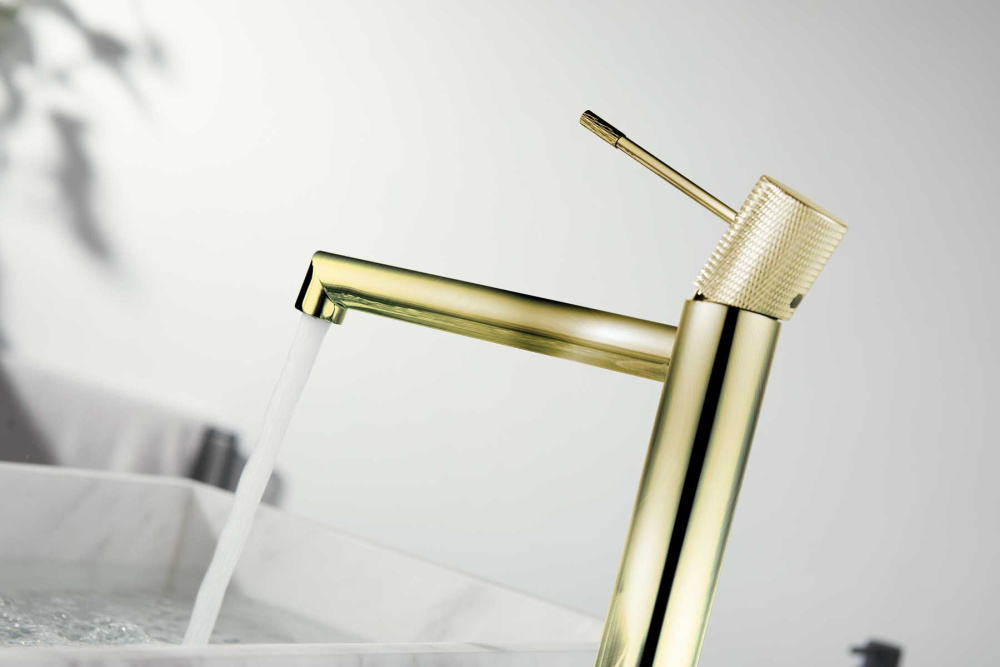 Фото Смеситель для раковины Vincea Desire (VBF-1D2BG) золото брашированное