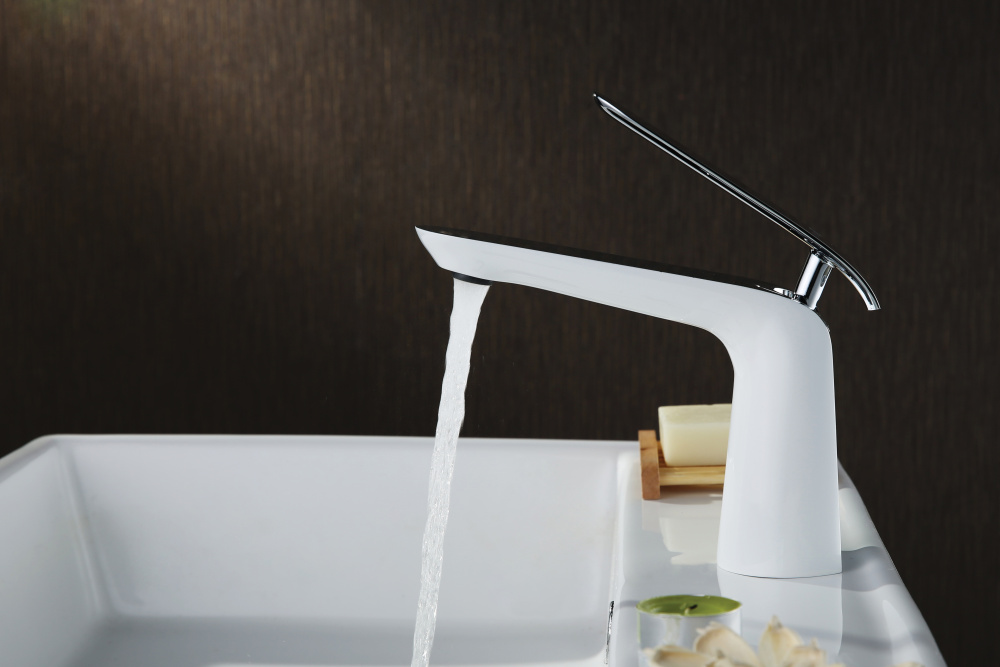 Фото Смеситель для раковины Lemark Melange (LM4906CW) хром, белый