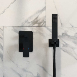 Фото Excellent Keria AREX.2045BL Смеситель для ванны (черный мат)