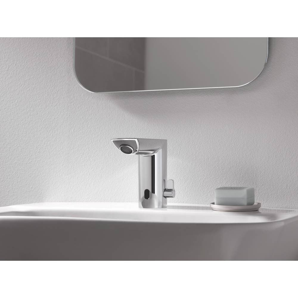 Фото Смеситель для раковины Grohe Bau Cosmopolitan 36451000 электронный